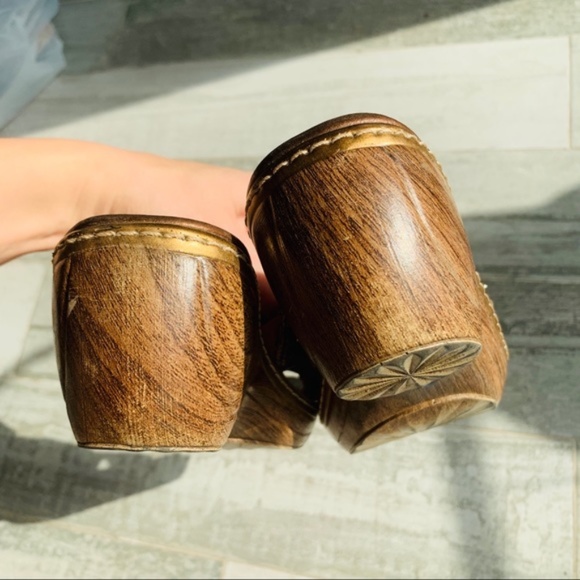 SoftWalk Texture Padded Pro Stud Essential Sandals - Picture 8 of 8